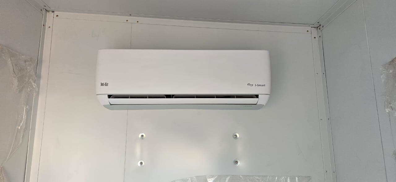 Wall-mounted split unit air conditioner